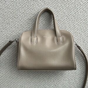 Matt and Nat Mitsuko Mini in tan/grey pebble color